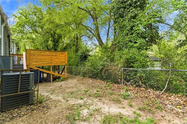 Building Photo - 1307 Elizabeth Ave SW