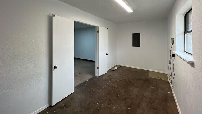 Building Photo - 12510 Maple Ridge Rd