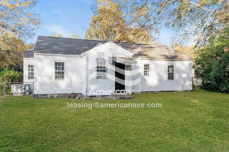 Building Photo - 406 Chamlee Dr