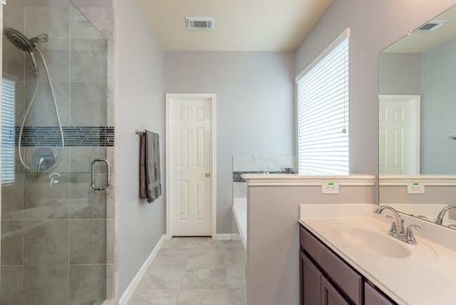 Building Photo - 4530 Hall Croft Chase Ln
