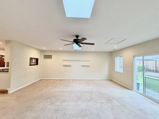 Building Photo - Spacious 3 Bedroom Gilroy Home with AC  & Attached Garage