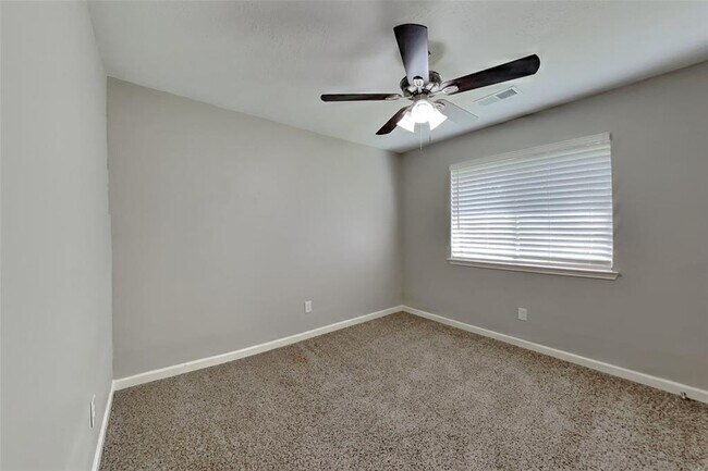 Building Photo - 7010 Apple Oak Ct