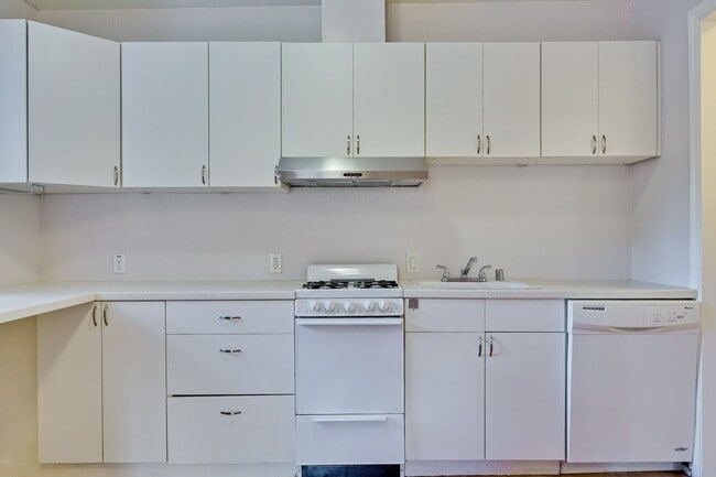 Building Photo - Private ADU with Fenced Yard, Indoor Laundry, and Prime Location