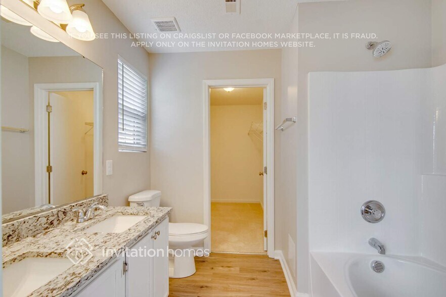 Building Photo - 3004 Riverbrooke Dr