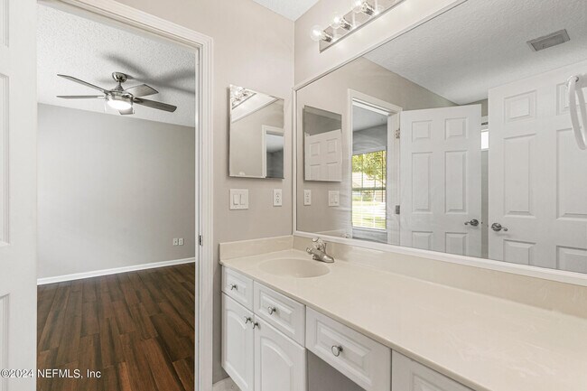 Building Photo - 1892 Vista Lakes Dr