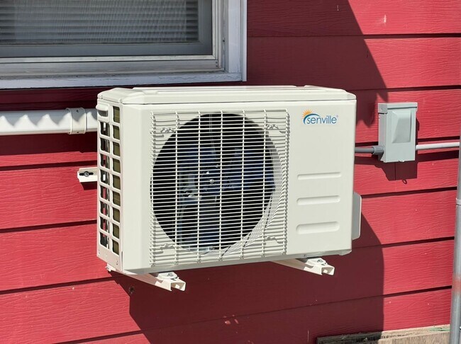 Building Photo - 429 E Pine St