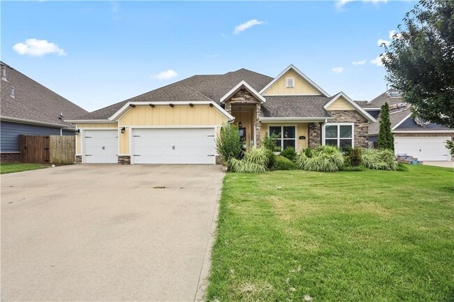 Primary Photo - 1041 Silver Maple St