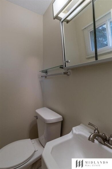 Building Photo - 3401 Sherwood Dr