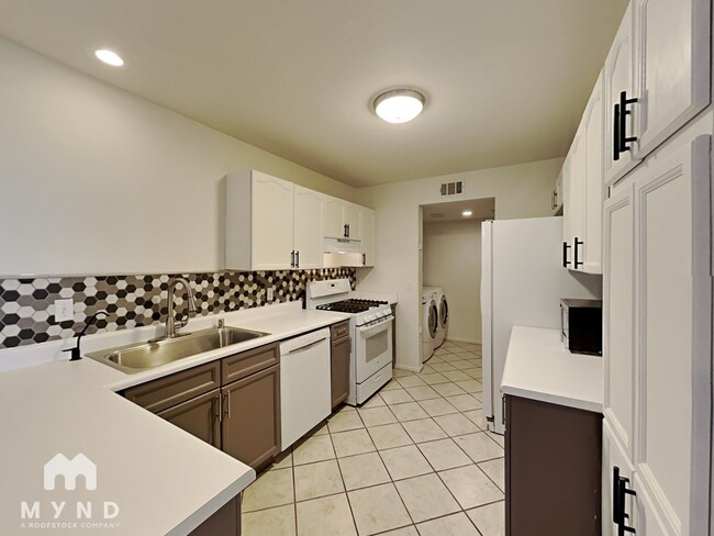 Building Photo - 8042 Laurena Ave