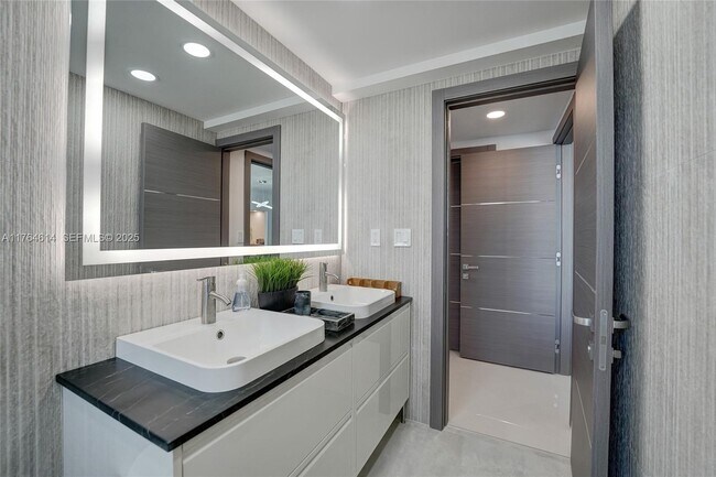 Building Photo - 4001 S Ocean Dr