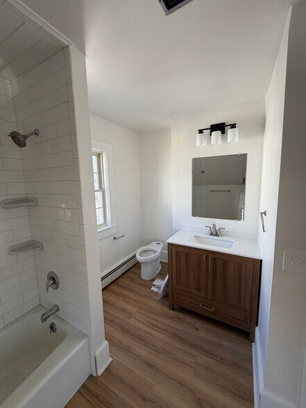 Building Photo - 319 Jewett St