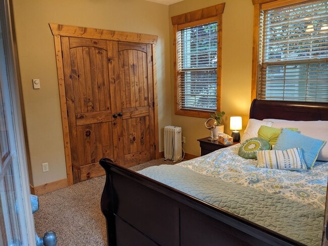 Building Photo - Furnished 3 BR Main Level Condo available ...