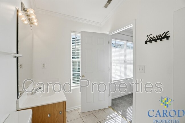 Building Photo - 3405 Broadwick St