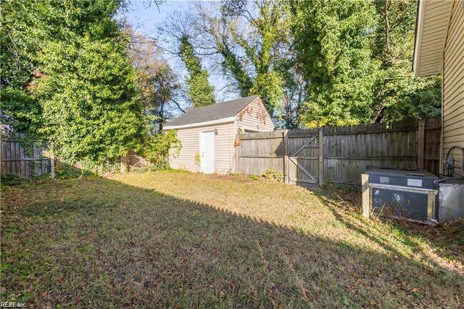 Building Photo - 868 W 36th St