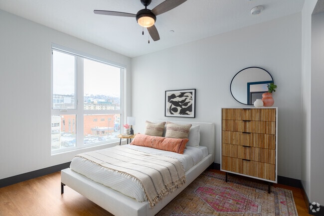 2BR, 2BA - 855SF - The Aster