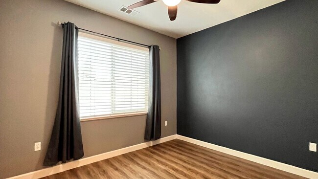 Building Photo - 3BD/2.5BA - Modern 3-Bed Home with Privacy & Amenities: Near Schools, Parks & Shopping!