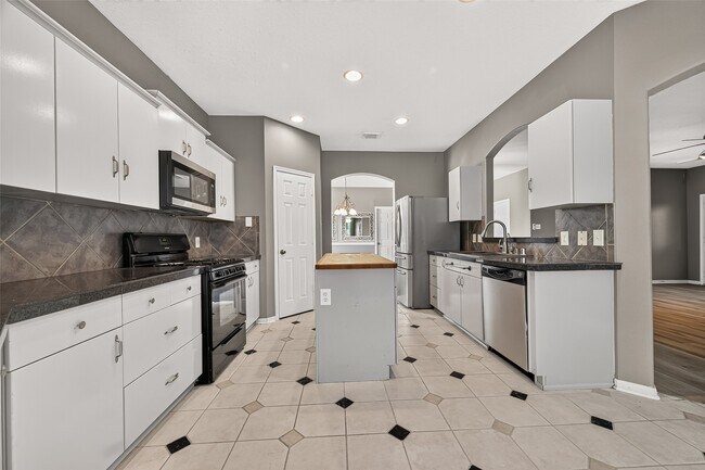 Building Photo - 14402 Barker Pelican Ct
