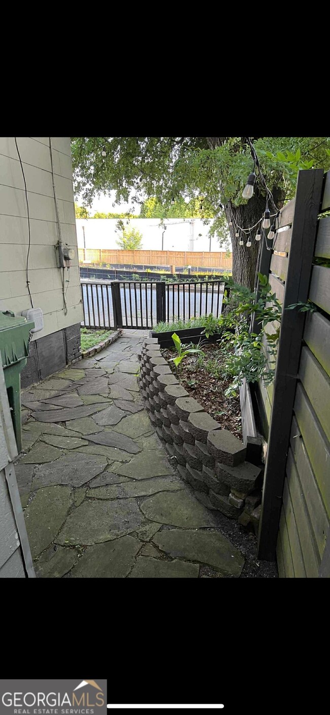 Building Photo - 834 Fulton Terrace SE