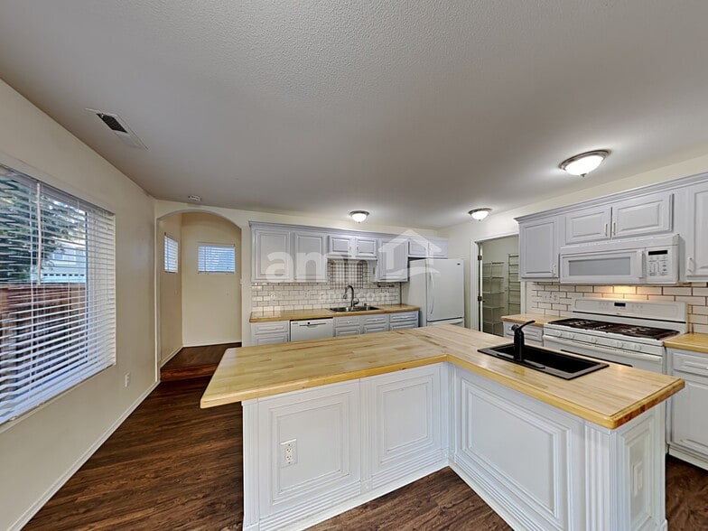 Building Photo - 5115 203rd St Ct E