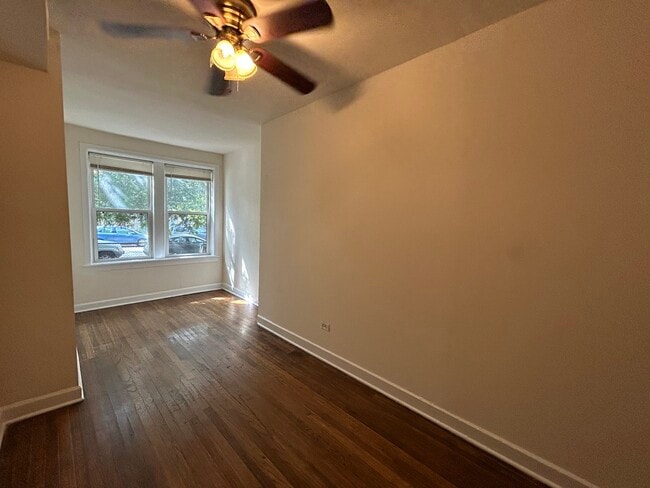 Building Photo - 2554 W Eastwood Ave