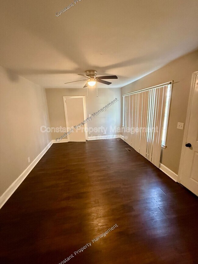 Building Photo - 1533 Engle Dr