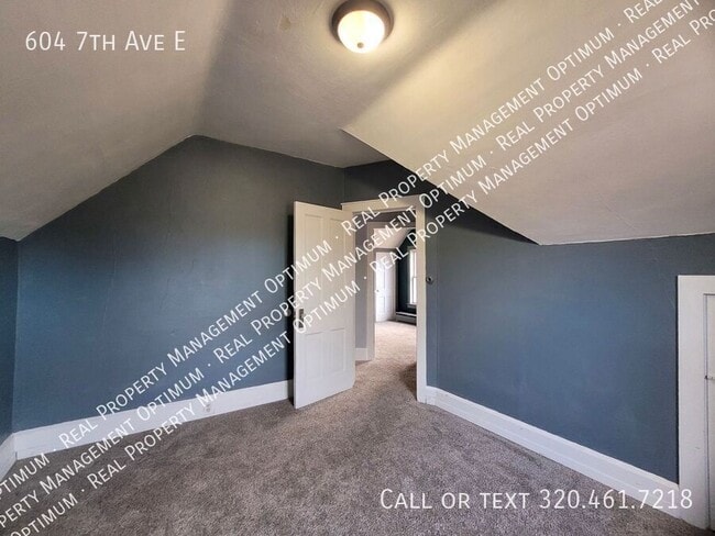 Building Photo - 604 7th Ave E