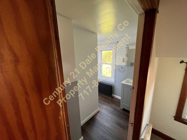 Building Photo - 3 BR Cape Cod in Eastern School District R...