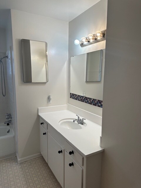 Building Photo - East Modesto Country Living, 3 Bedrooms 2 Bathrooms