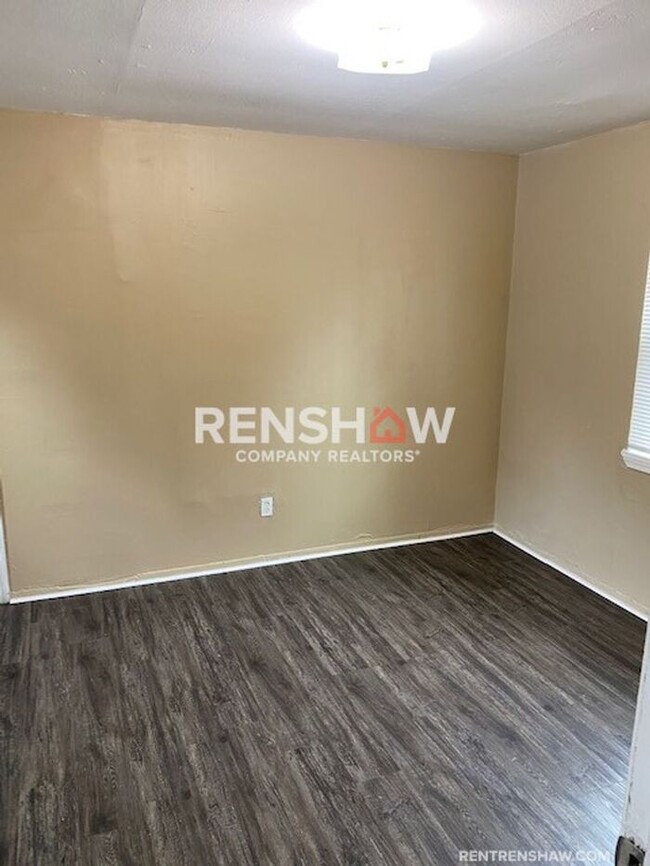 Building Photo - Charming 2/1 In Memphis Now Available For ...