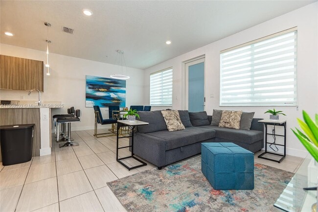 Building Photo - 6401 NW 103rd Pl