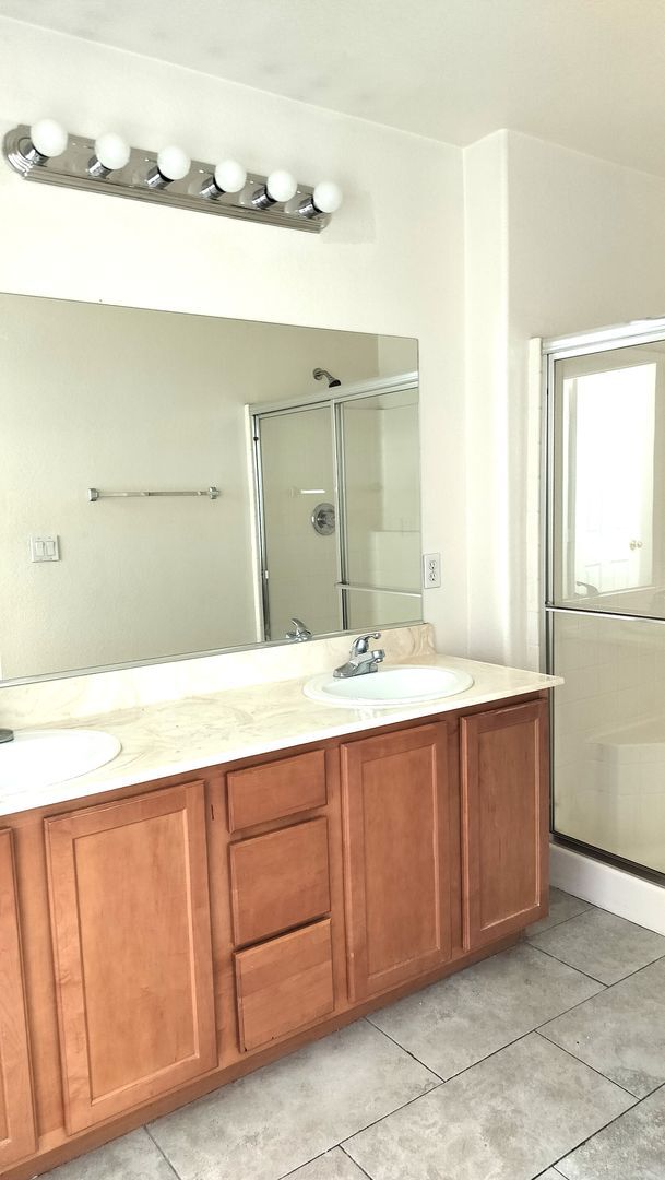Building Photo - Spacious 4-Bedroom in Gated Copper Creek w...