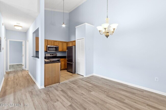 Building Photo - 1601 Nectarine St