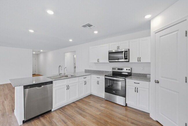 Building Photo - 1796 W Laguna Dr