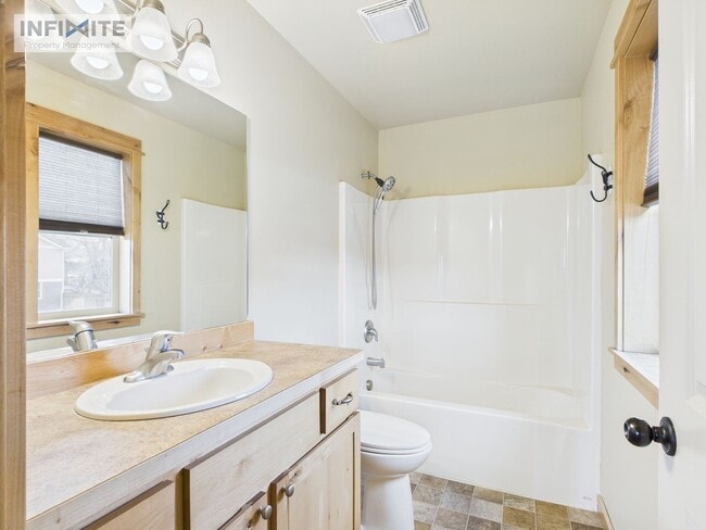 Building Photo - Move In Ready 3 Bedroom!