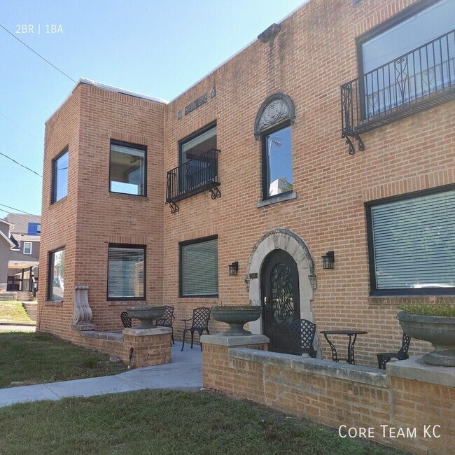 Building Photo - 1107 W 45th St