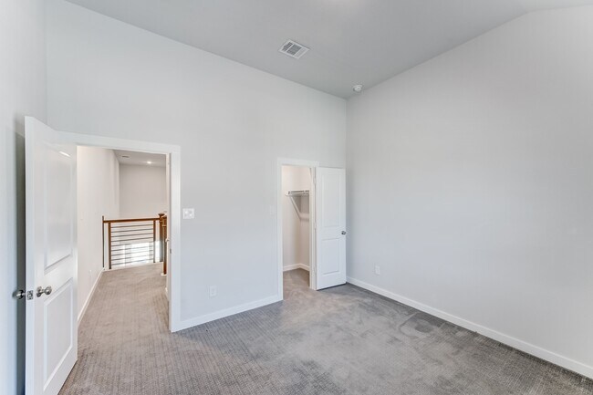 Building Photo - 6570 Scarlet Pond Ln