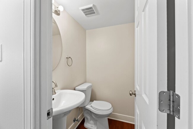 Building Photo - 2 bed Townhome in Annapolis in Hilltop Village