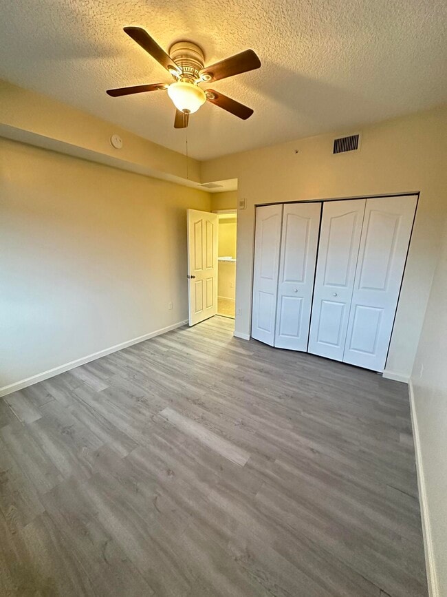Building Photo - 9833 Baywinds Blvd