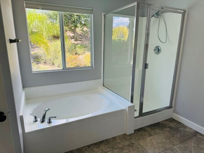 Building Photo - 5 bedroom Pool Home for rent in Murrieta