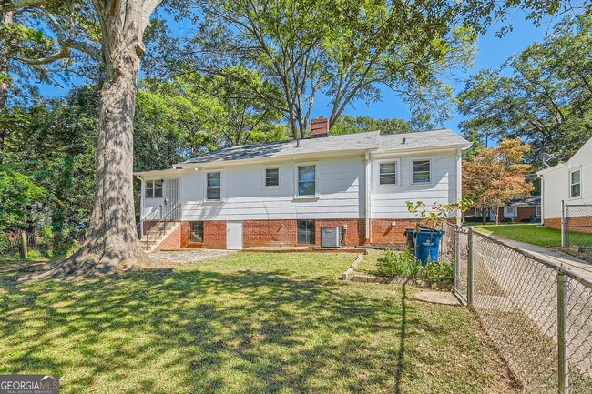 Building Photo - 3043 Cloverhurst Dr