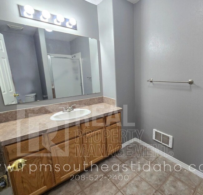 Building Photo - Spacious & Updated 4 Bedroom, 3 Bathroom Twin Home in Ammon (Idaho Falls) for Rent by Real Proper...