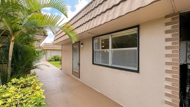 Building Photo - 220 Seville Dr