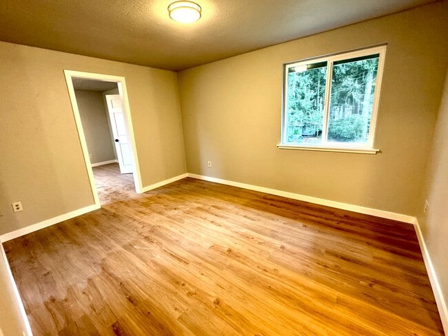 Building Photo - Modern 2BR, 1.5BA Duplex in Gig Harbor - F...