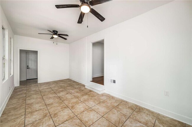 Building Photo - 1774 Laurelwood Dr SW