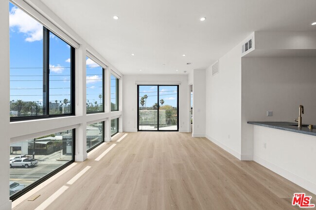 Building Photo - 1808 Lincoln Blvd