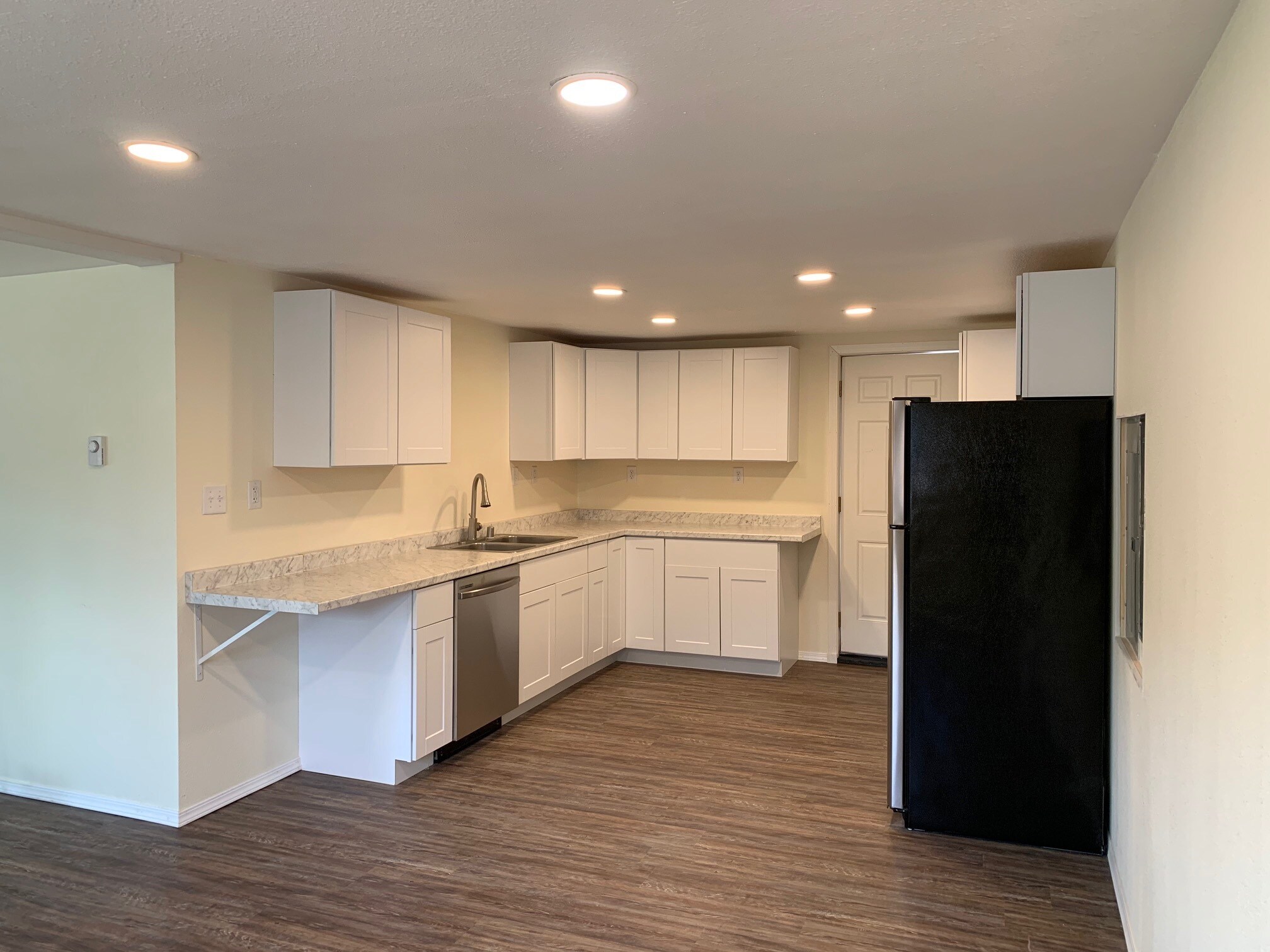 Kitchen - 5405 W Manor Crest St