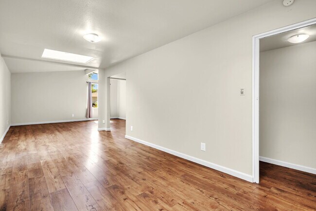 Building Photo - Move-In Ready 3BR/2BA Near UC Davis, Pets Welcome
