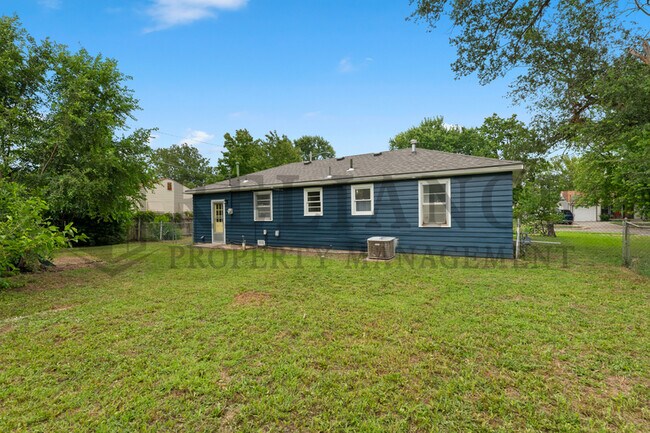 Building Photo - 3301 S Osage Ave