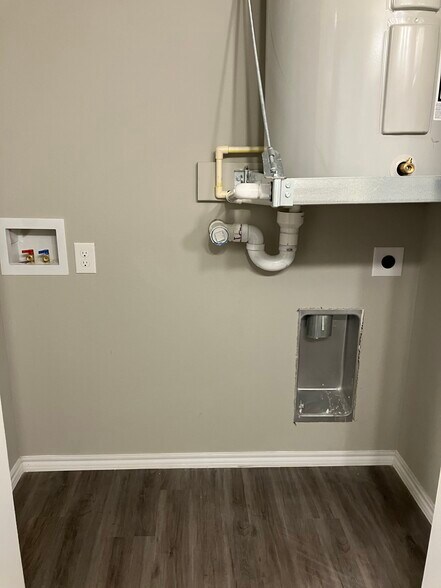 Building Photo - 6108 Abrams Rd