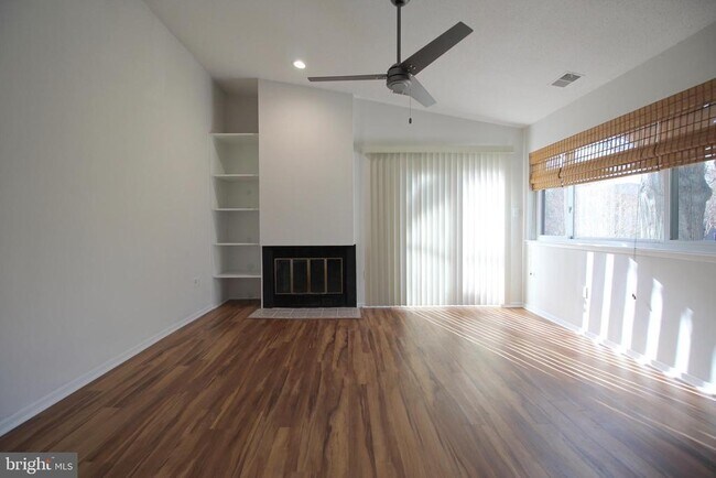 Building Photo - 1956 Villaridge Dr